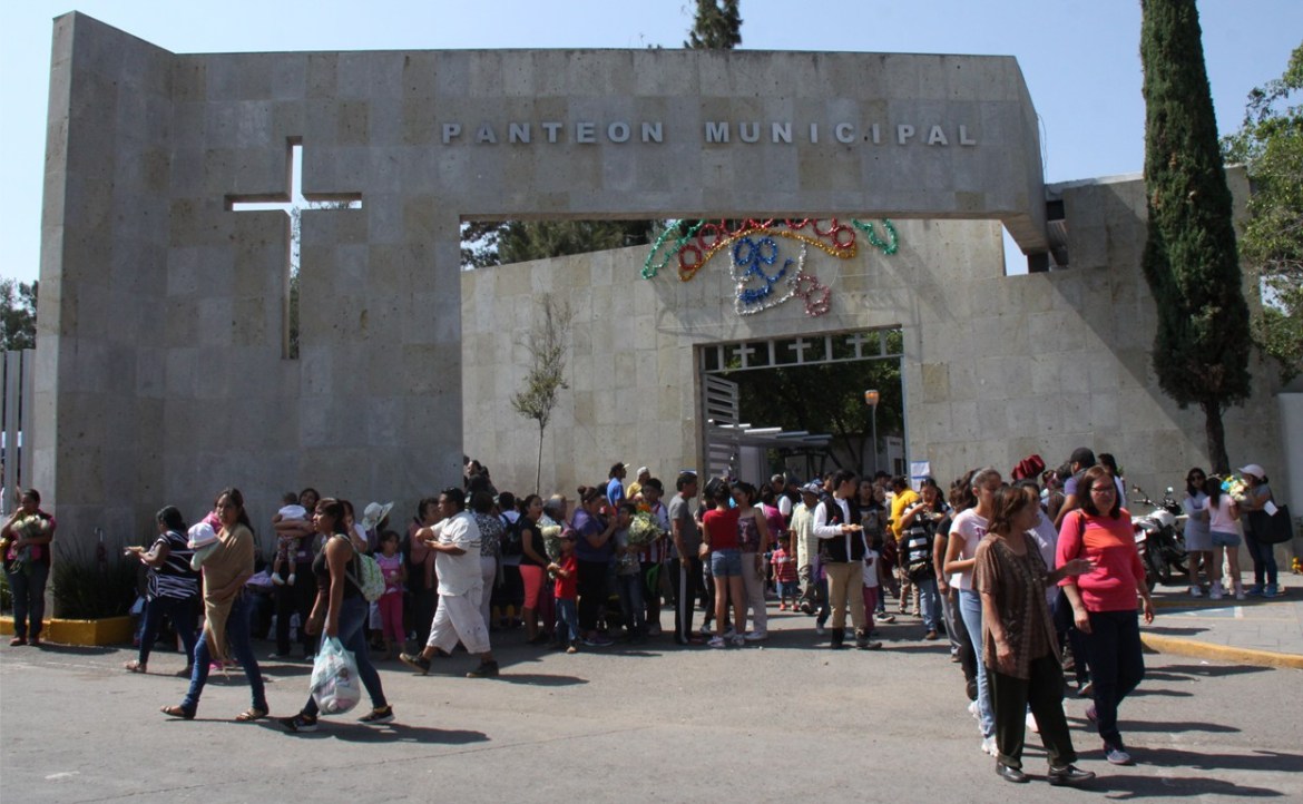Panteones permanecerán cerrados este 10 de Mayo