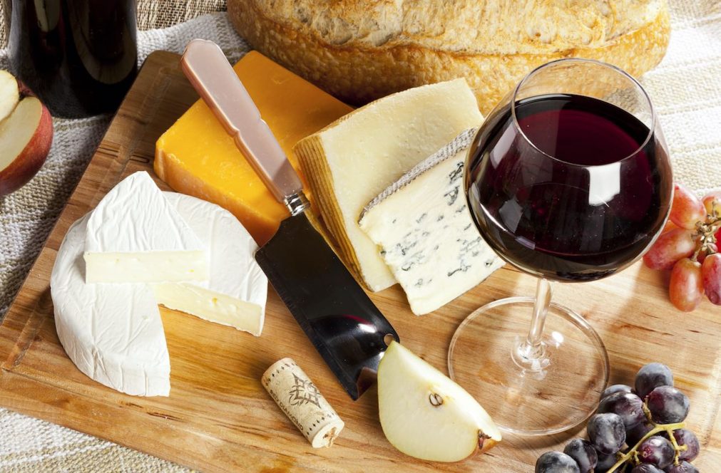 Investigadores de la UNAM obtienen biocombustibles con residuos del queso y vino