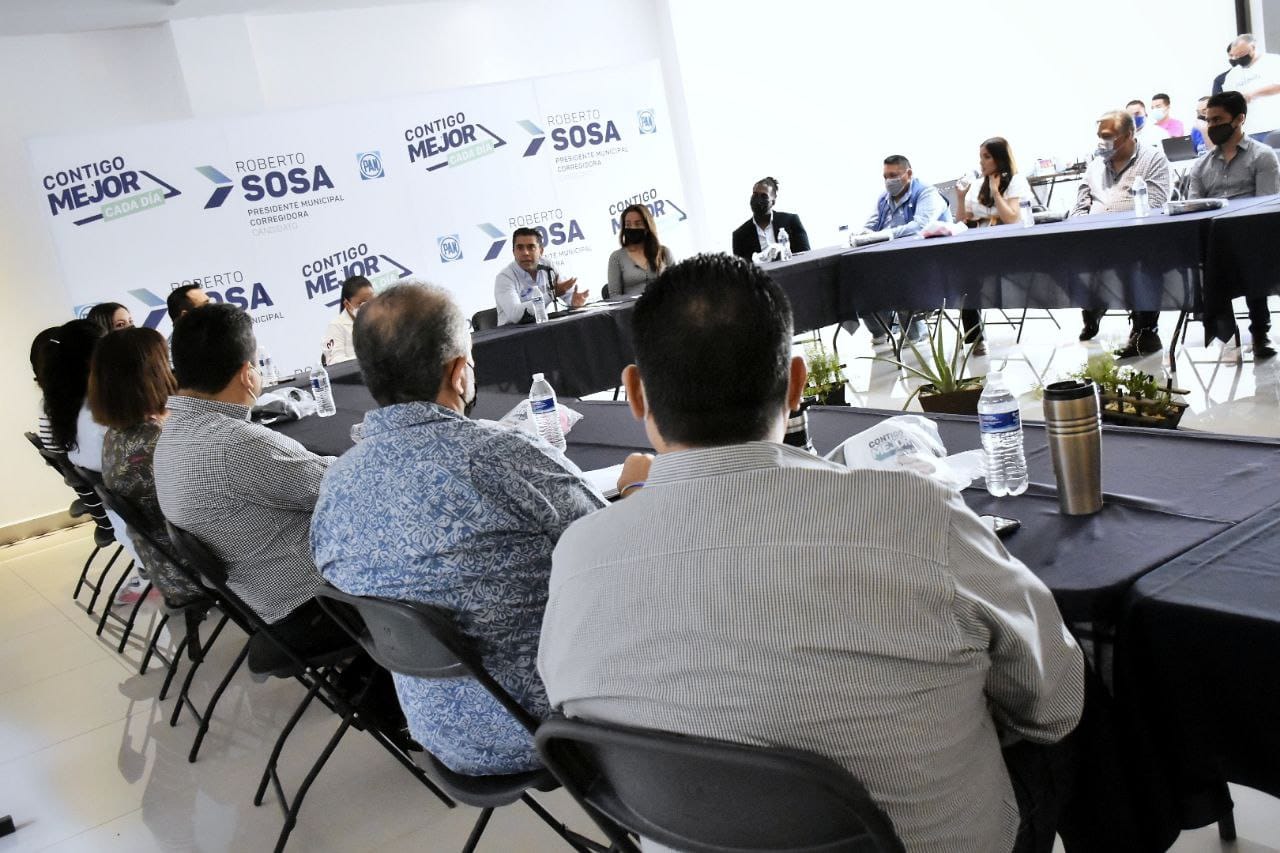 Roberto Sosa se reúne con hoteleros y restauranteros del municipio