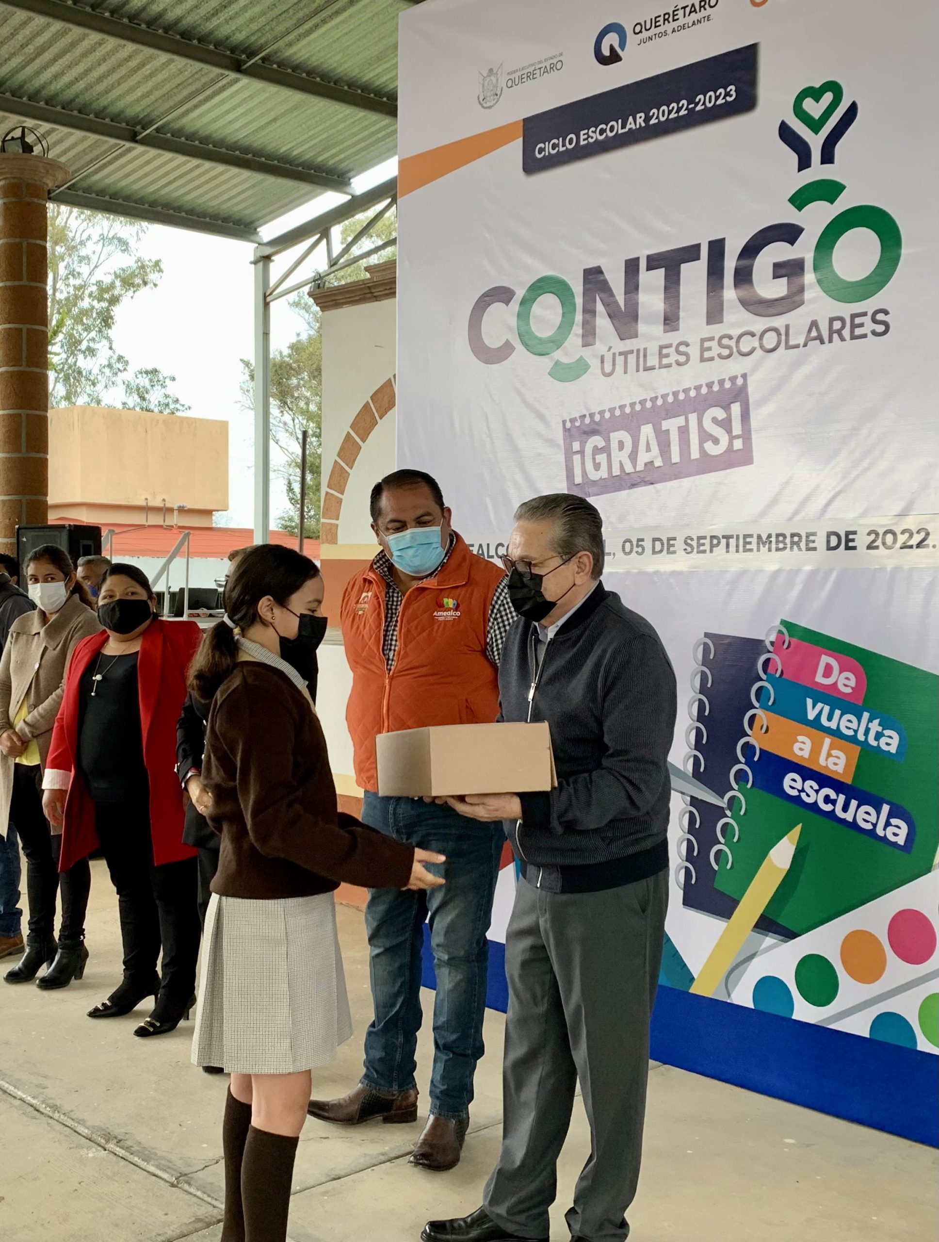 Avanza entrega de paquetes de útiles escolares en Querétaro