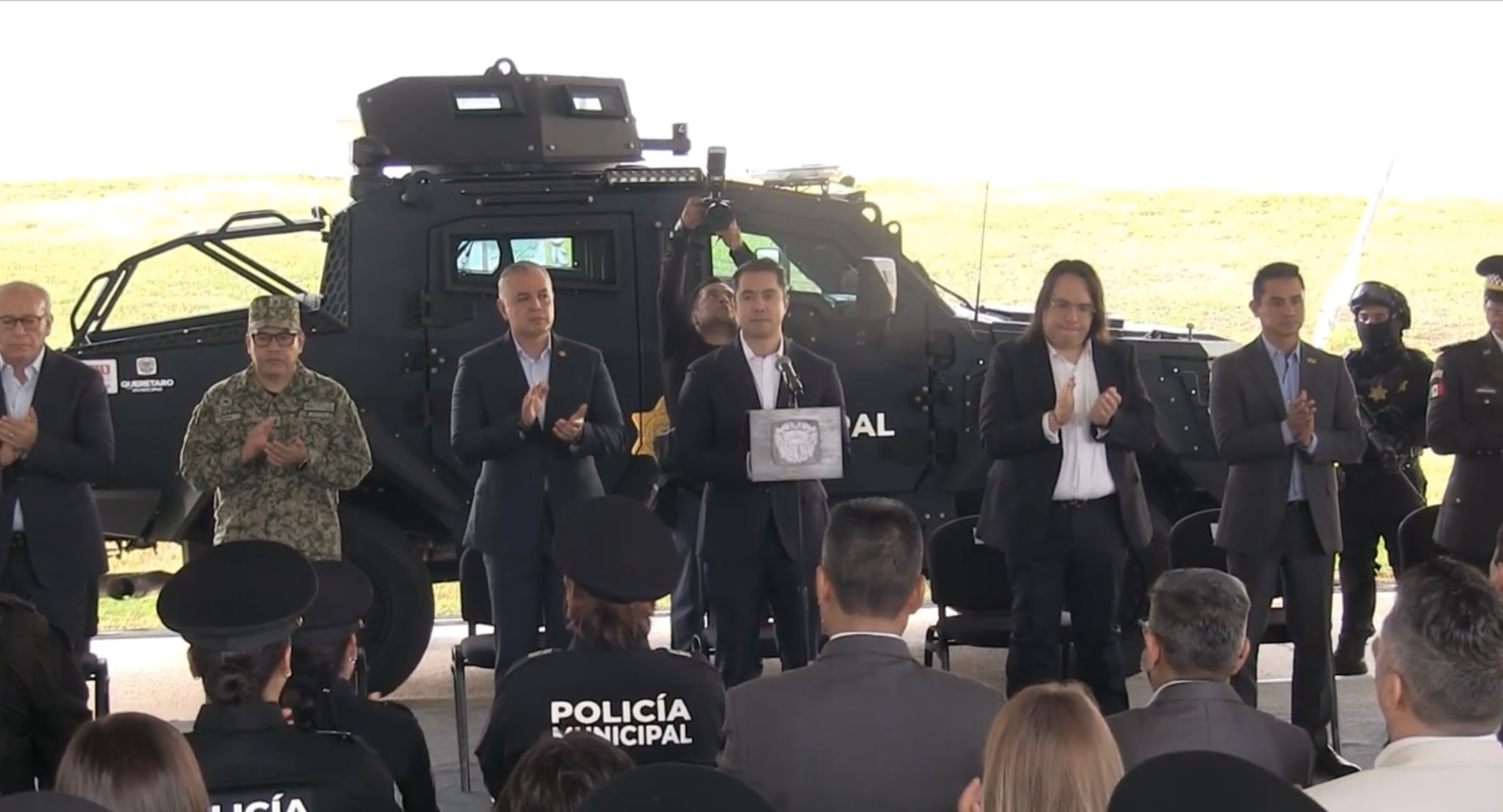 Conmemoran 27 años de la SSPMQ; entregan vehículos y reconocen a elementos