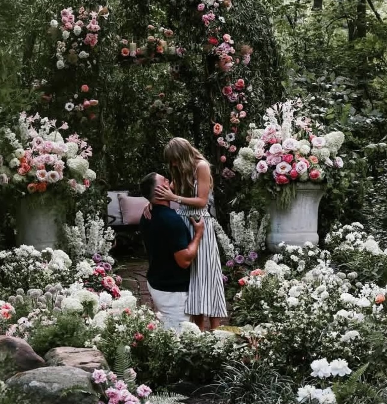 Taylor Swift y Travis Kelce oficialmente se comprometen