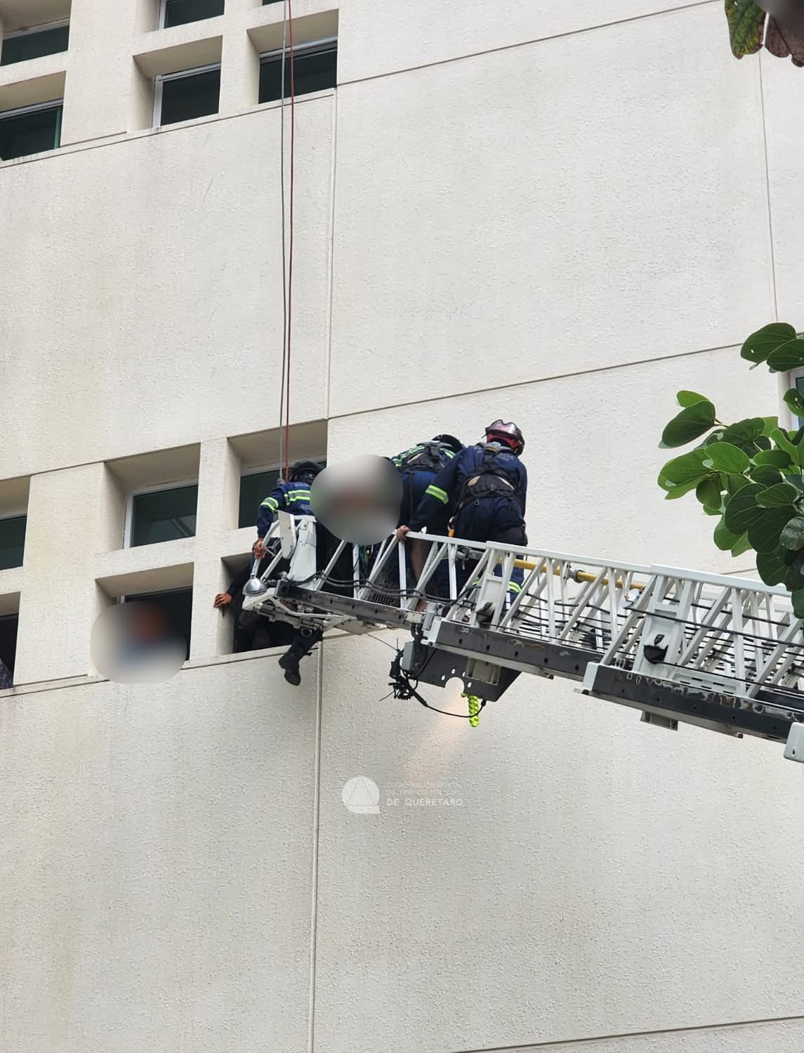 Protección Civil interviene en intento de suicidio en el Hospital General de Querétaro