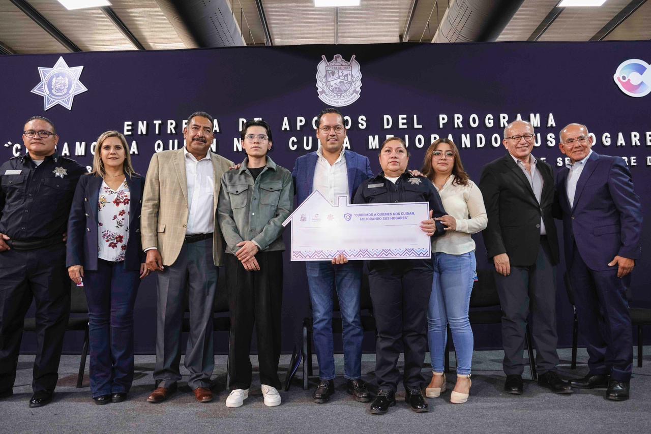 Policías de Corregidora reciben incentivos para vivienda