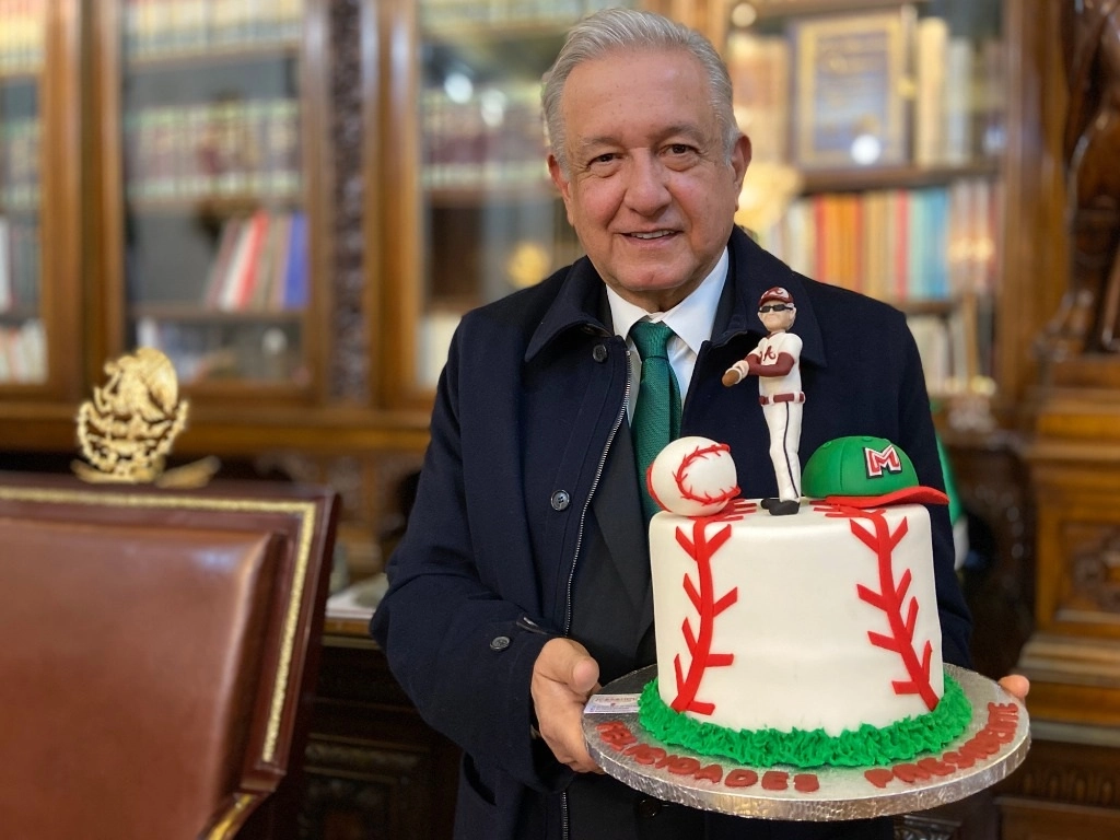 📅 Diputada del Partido del Trabajo (PT) propone crear el “Día Nacional del Bienestar” en México 🇲🇽, a celebrarse el 13 de noviembre, coincidiendo con el cumpleaños de Andrés Manuel López Obrador 🎂.