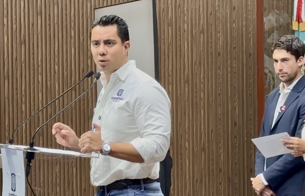 Felipe Macías da seguimiento a la estación del tren México–Querétaro