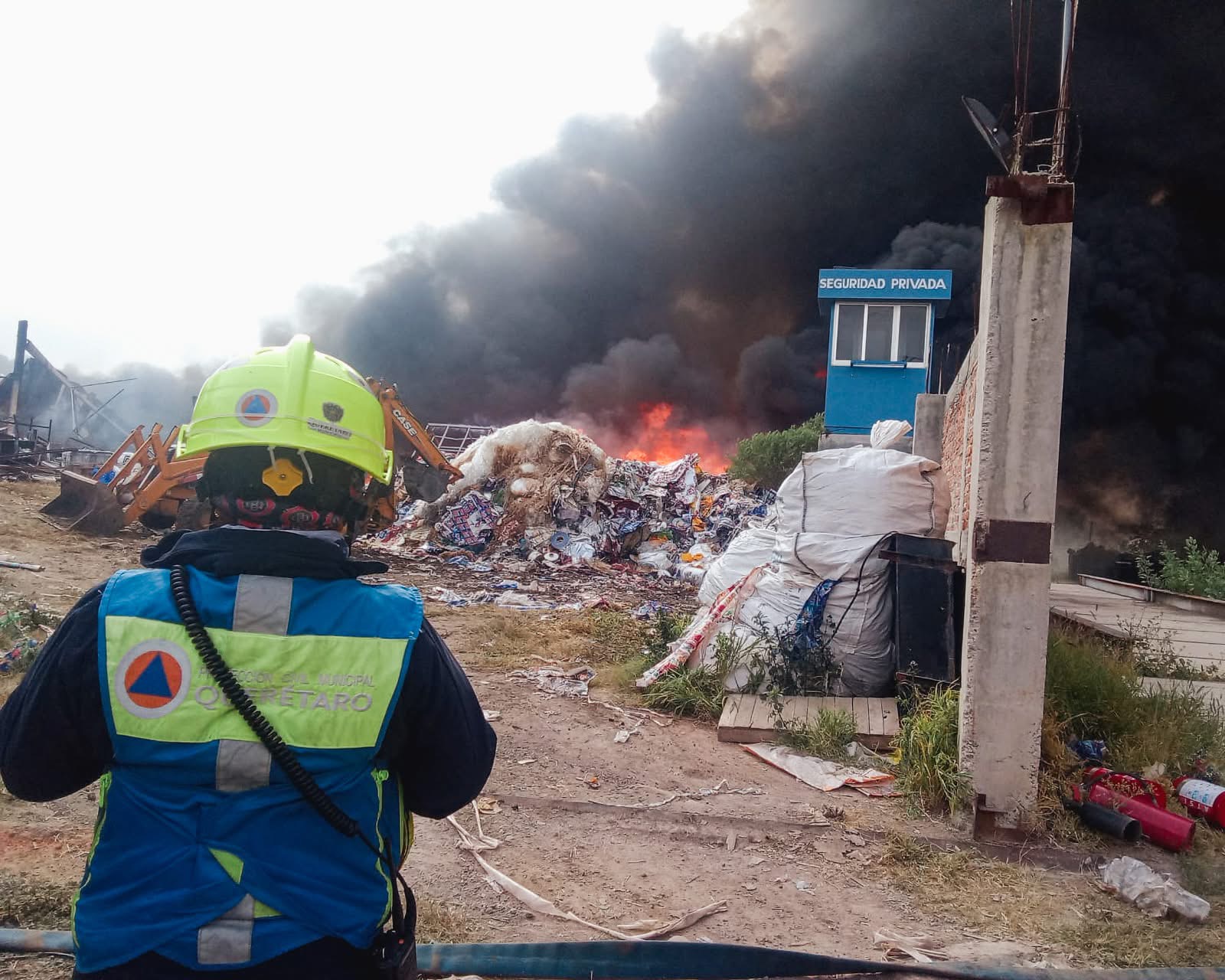 Recicladora enfrenta procedimiento administrativo tras incendio en Santa Rosa Jáuregui
