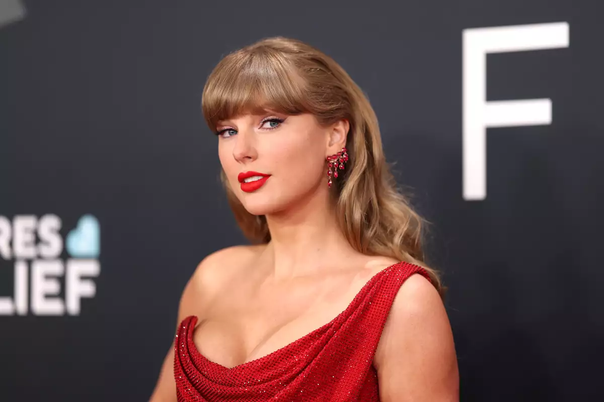 Taylor Swift dona 100.000 dólares a una pequeña fan que lucha contra el cáncer