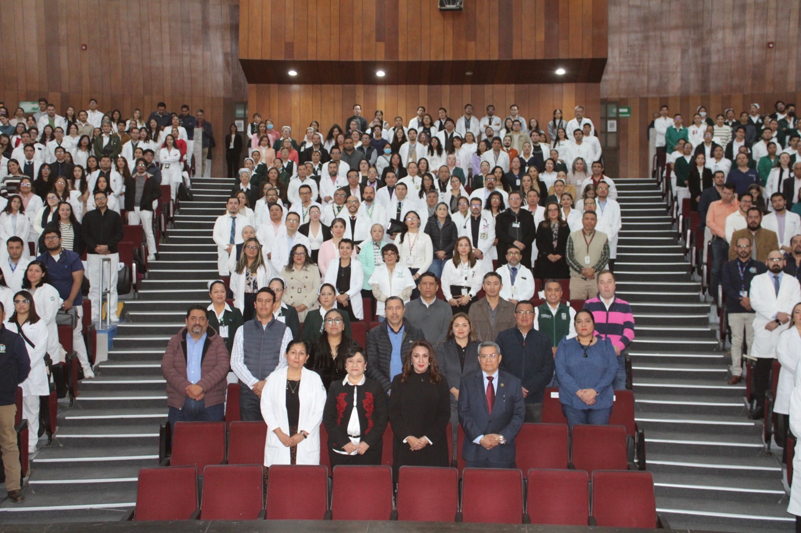 Personal médico del IMSS recibe reconocimientos en Querétaro