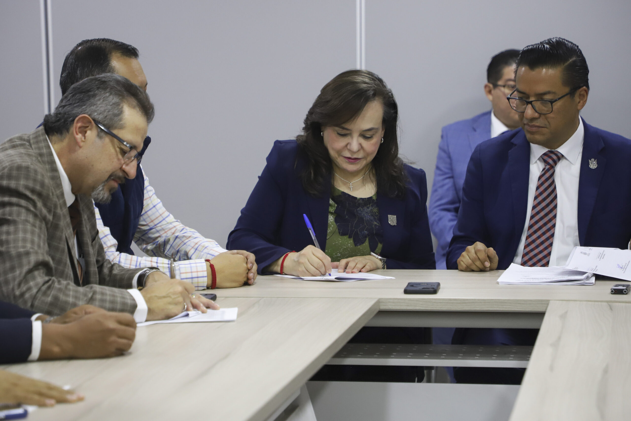 UAQ y STEUAQ acuerdan revisión integral del 6.2 por ciento, cancelan huelga