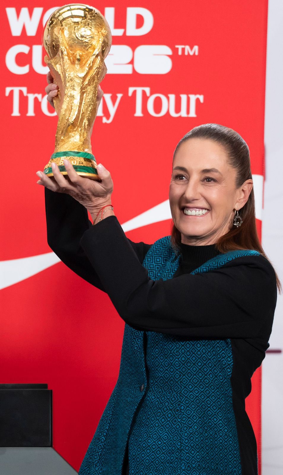 🇲🇽⚽ A 100 días del Mundial: Claudia Sheinbaum recibe la Copa del Mundo en Palacio Nacional