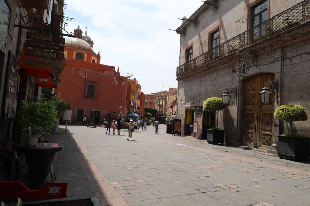 Municipio sanciona a 200 negocios por sacar basura fuera de horario