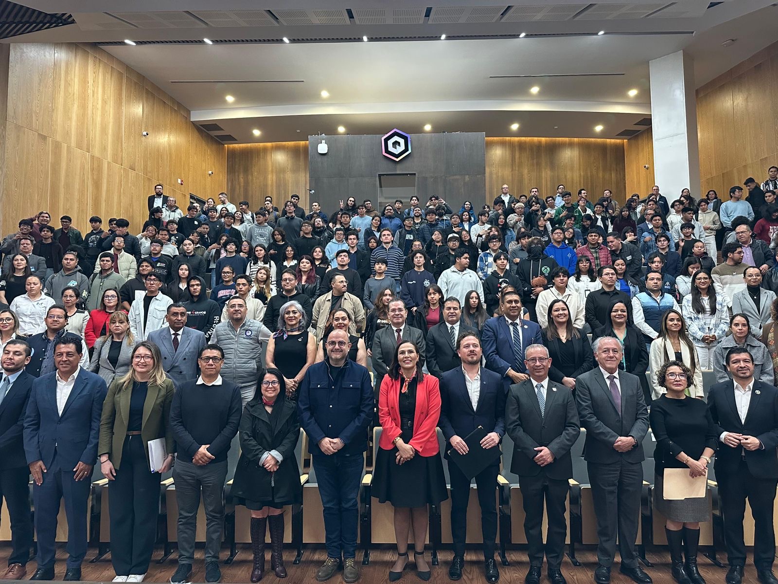 Inicia foro tecnológico en BLOQUE con participación de estudiantes y empresas
