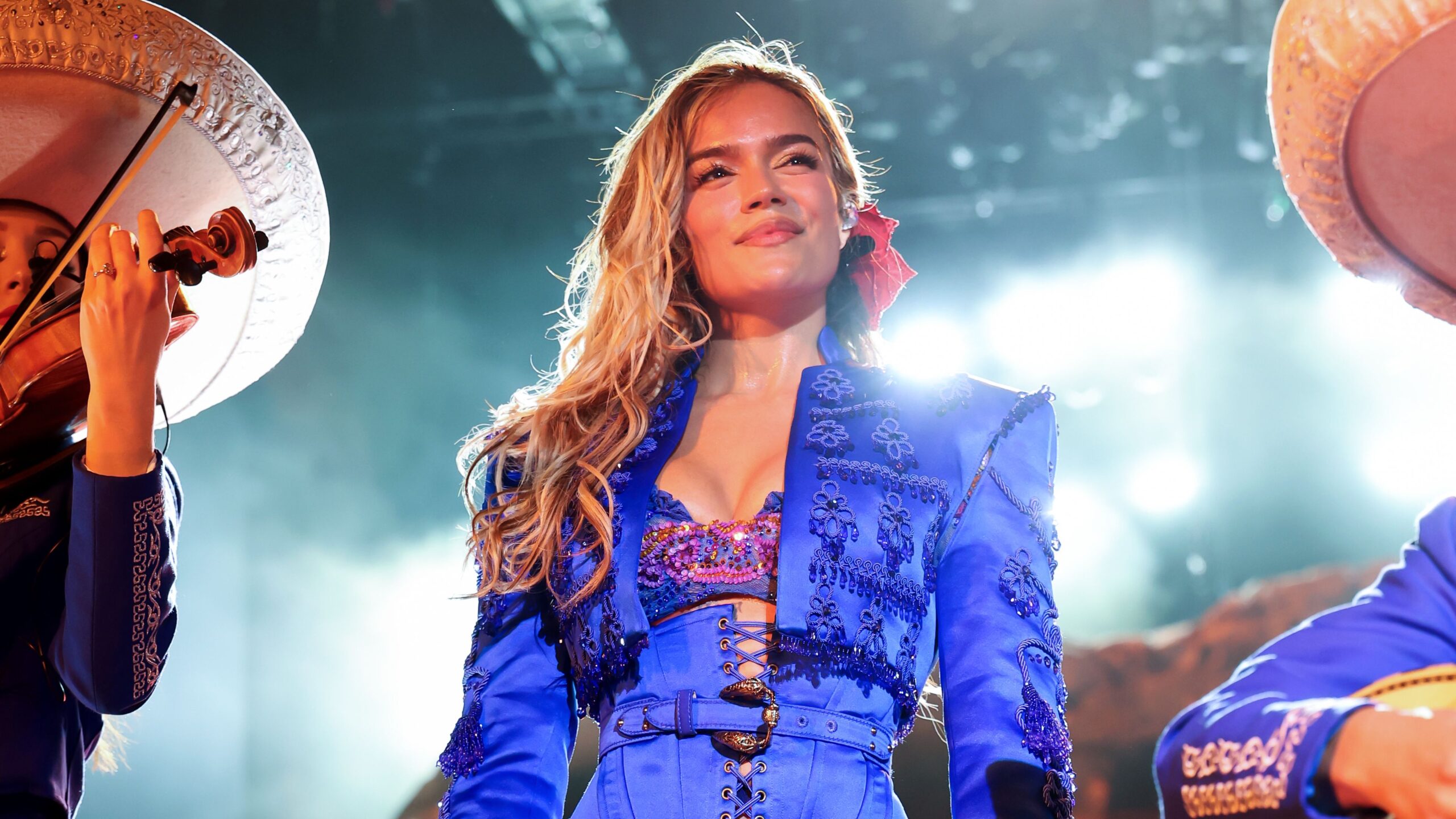 🎤🔥 ¡HISTÓRICO! La cantante Karol G hizo historia en Coachella 2026 al convertirse en la primera mujer latina en encabezar el festival. 😱🌍