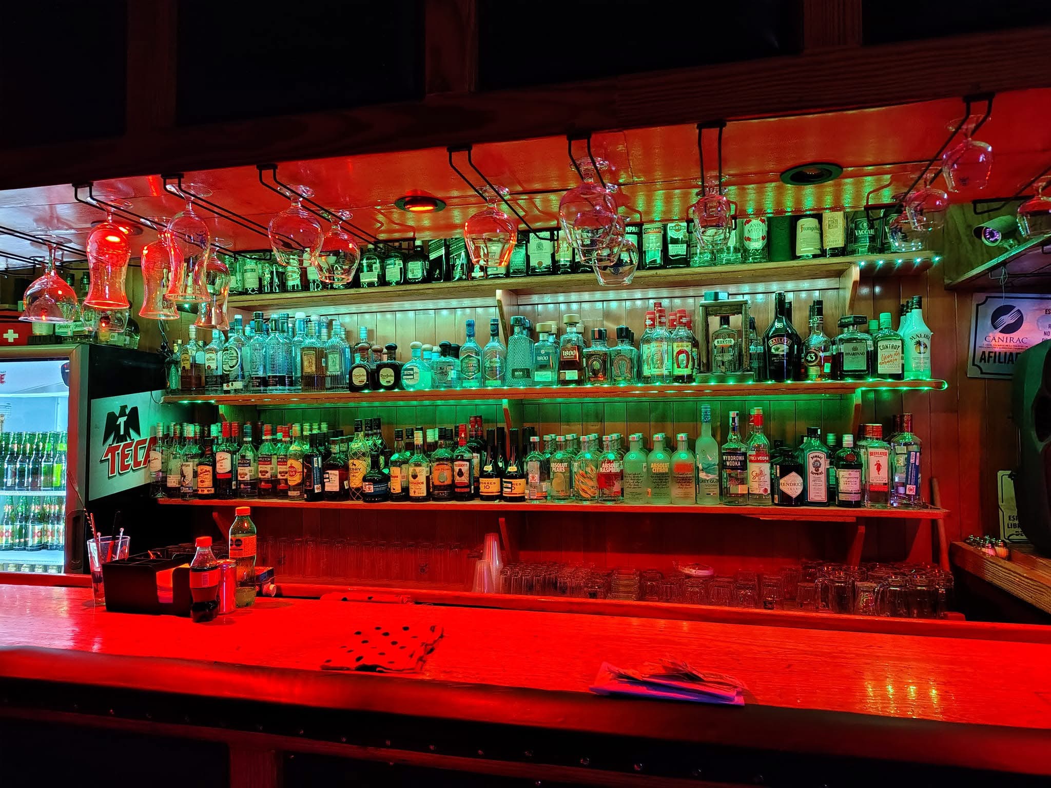 Clausuran bar El Puerto por violar horario de operación en la capital