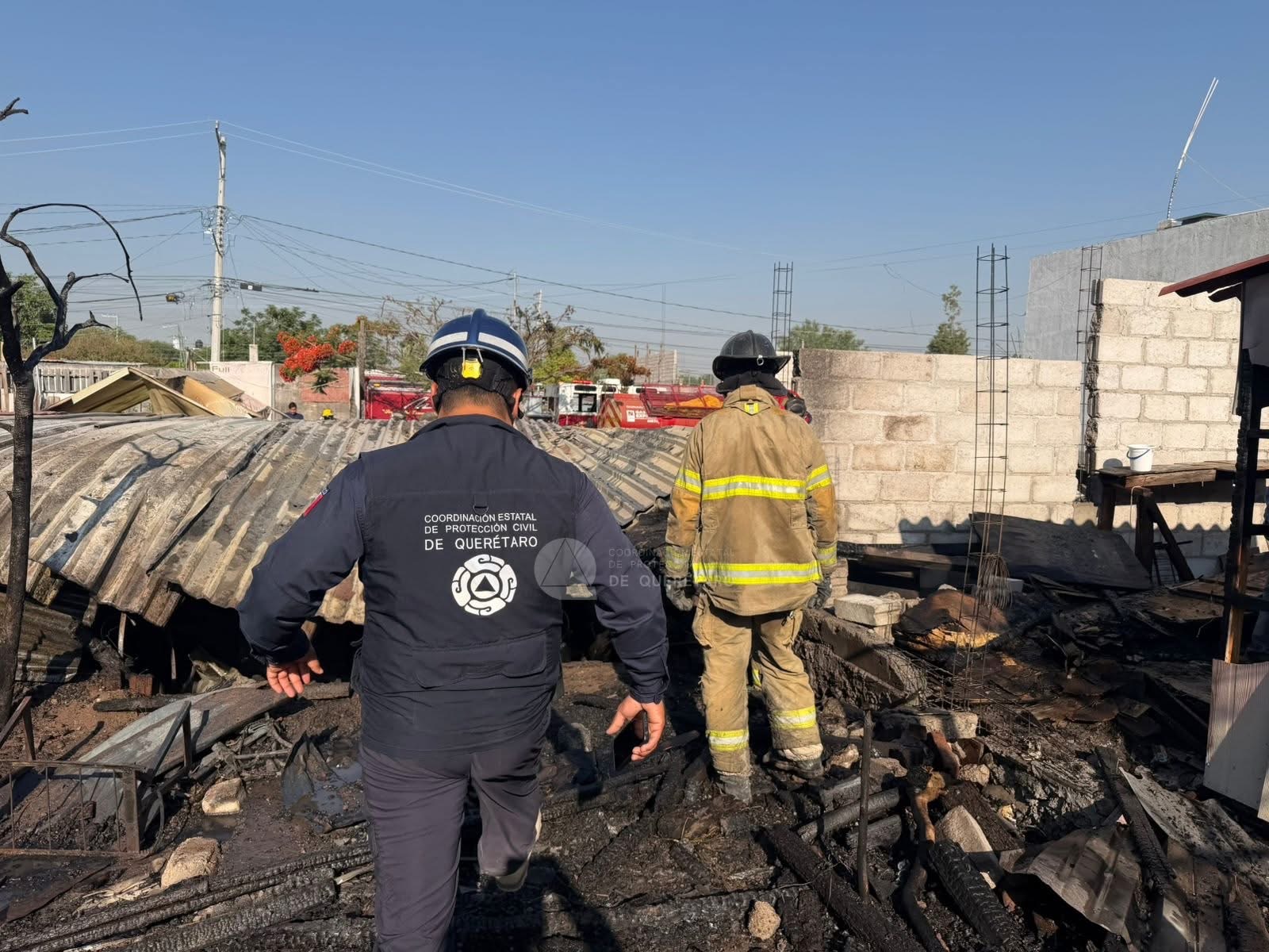 Atienden incendio en viviendas y taller de la colonia Bosques del Chamizal; hay 3 lesionados