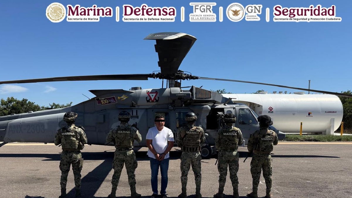 🚨🔥 La captura de “El Jardinero” desató el caos en Nayarit. Tras la detención de Audias Flores Silva, presunto operador del CJNG en la zona, se registraron incendios provocados y bloqueos carreteros en Tecuala y Acaponeta
