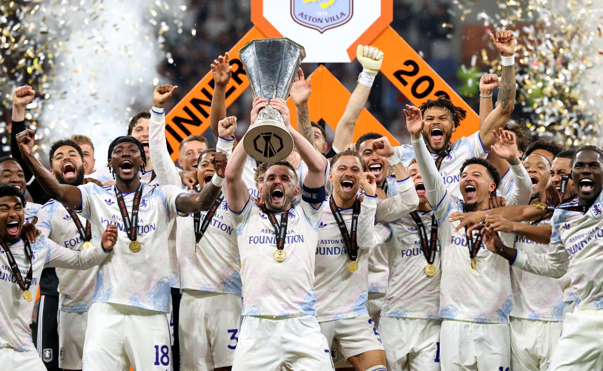 🏆🔥 ¡Histórico! El Aston Villa conquistó la Europa League 2026 y volvió a tocar la gloria europea después de décadas. 😱🇬🇧