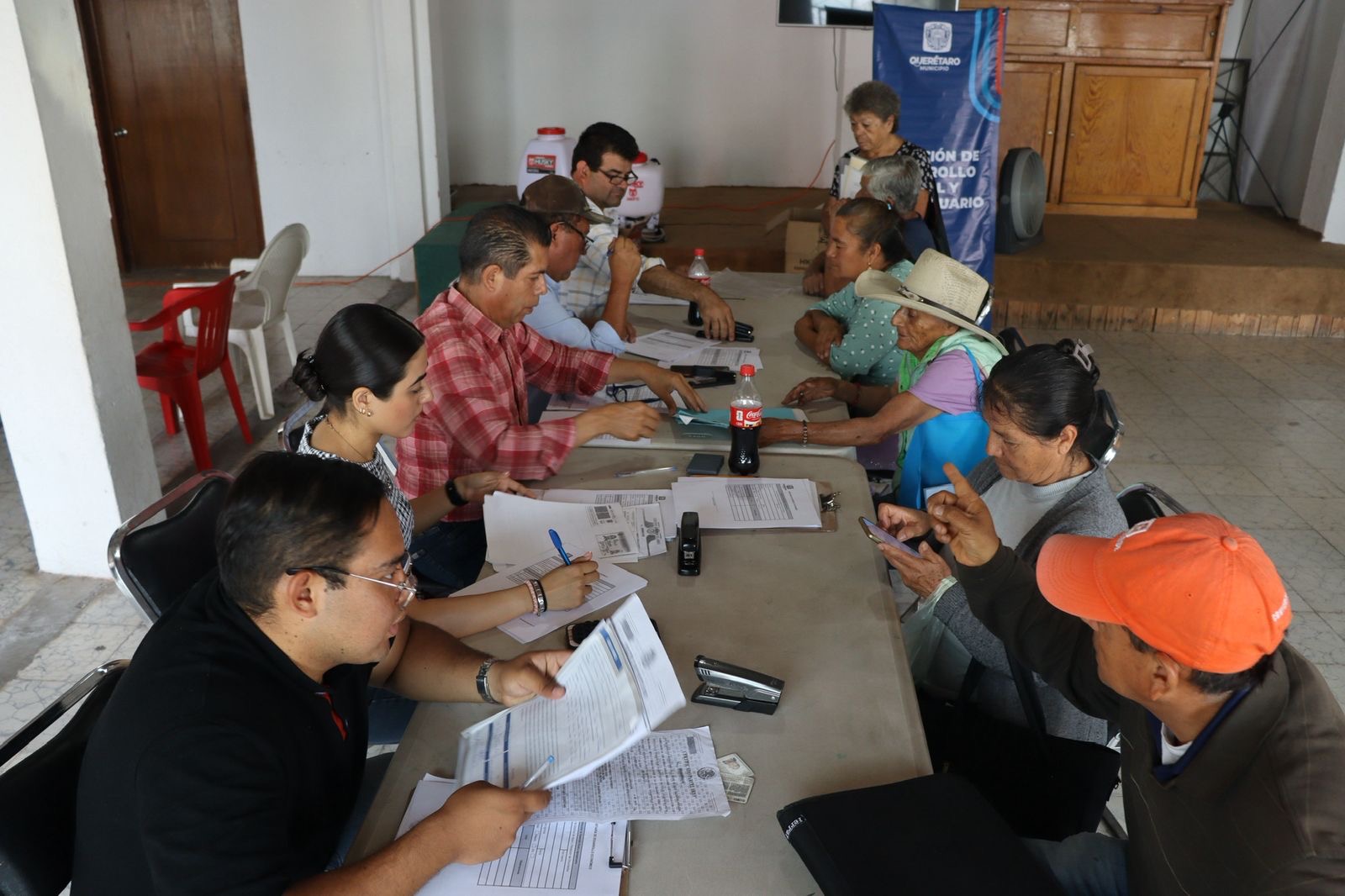 Productores y familias reciben atención médica y apoyos para el campo en Pie de Gallo
