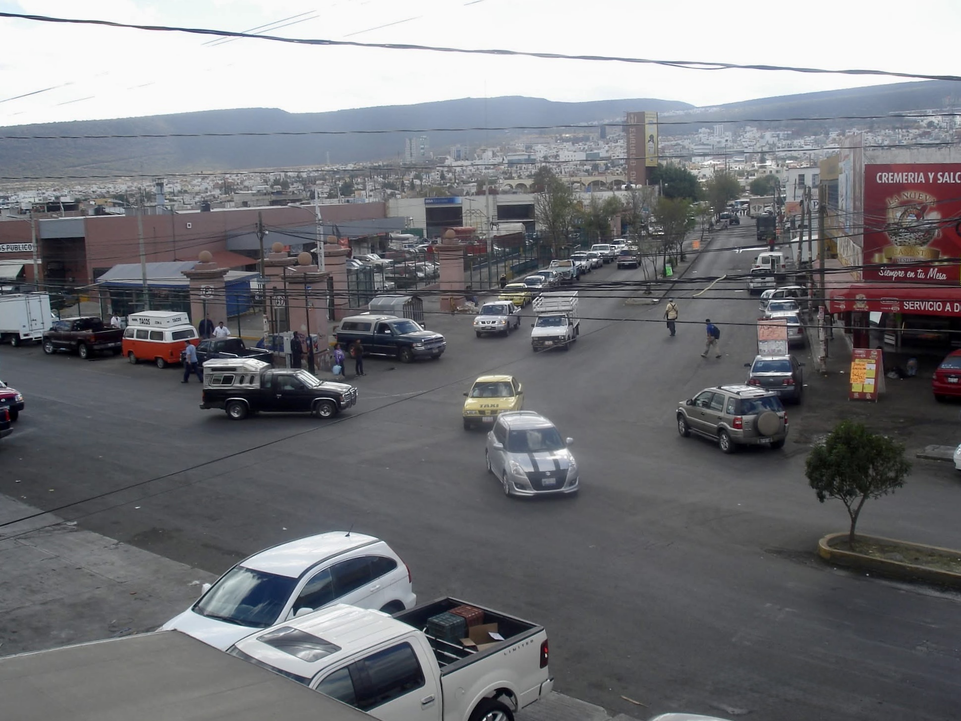 Felifer Macías ofrece mediación municipal por conflictos en la Central de Abastos