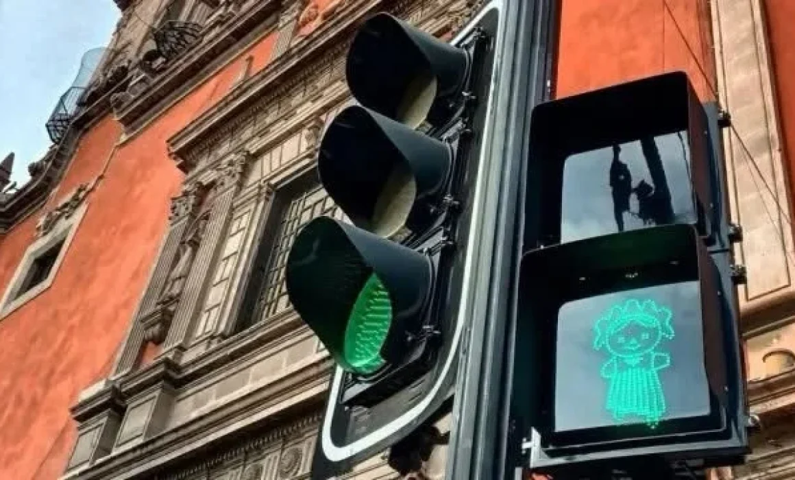 Avanza al 50% reprogramación de semáforos peatonales en la capital