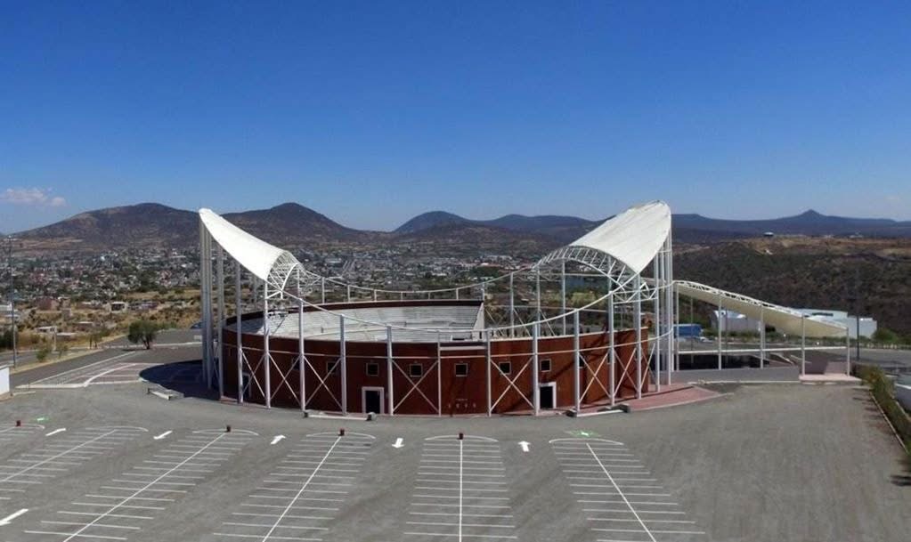 Instalan cimientos para nuevo techo en el Foro Querétaro; estará listo en octubre