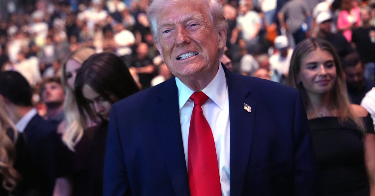 🇺🇸😡 El presidente de Estados Unidos, Donald Trump, asistió al tercer juego de las Finales de la NBA entre los New York Knicks y los San Antonio Spurs en el Madison Square Garden