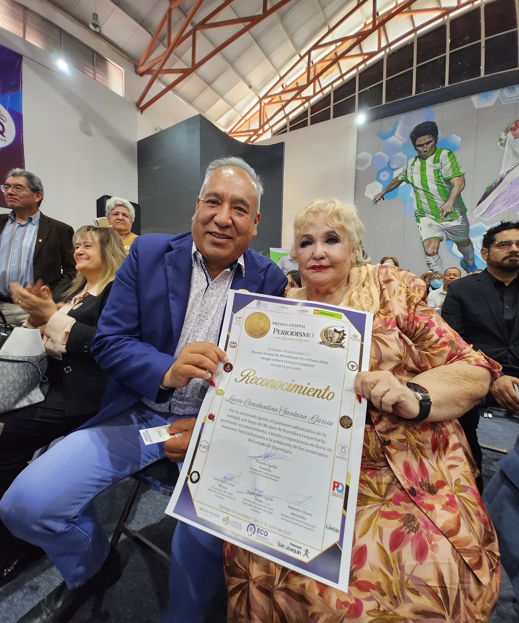 El presidente municipal de Amealco de Bonfil, Óscar Pérez Martínez, asistió como invitado de honor a la entrega del Premio Estatal de Periodismo 2026