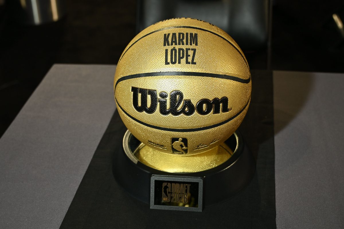 🏀🇲🇽🔥 ¡Noche histórica para el deporte mexicano! El sonorense Karim López fue seleccionado en la primera ronda del Draft de la NBA 2026