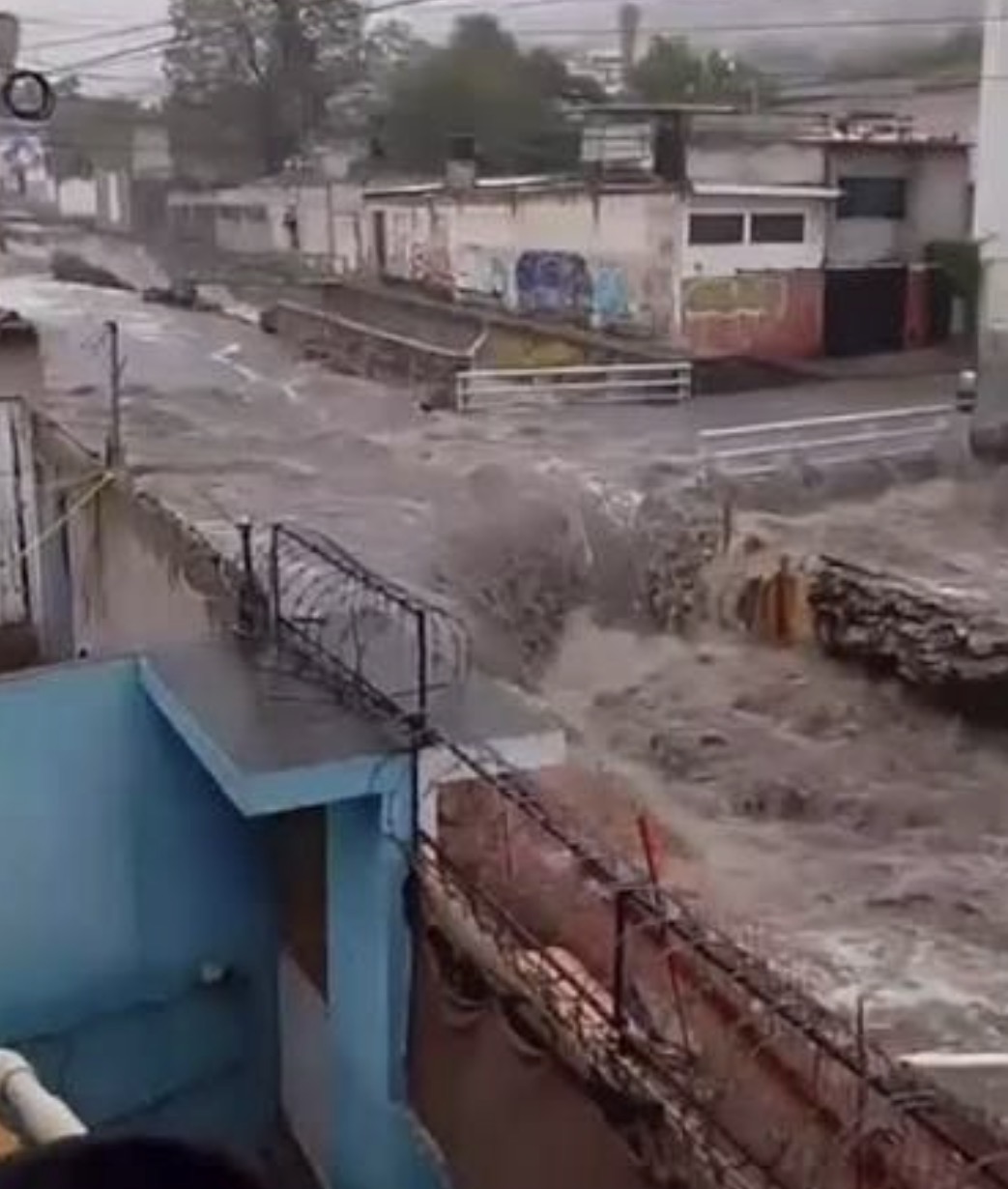 Lluvias dejan afectaciones menores en 10 casas de la capital queretana