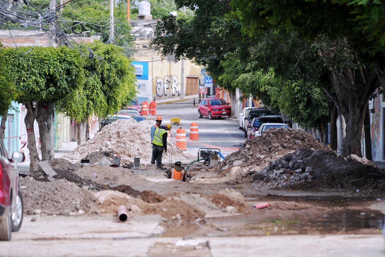 Avanza al 60% la rehabilitación del drenaje sanitario en San Pablo