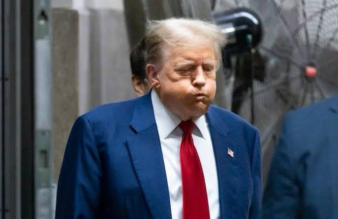 🌍🕊️ Donald Trump ordenó suspender los bombardeos contra Irán para abrir una nueva etapa de negociaciones