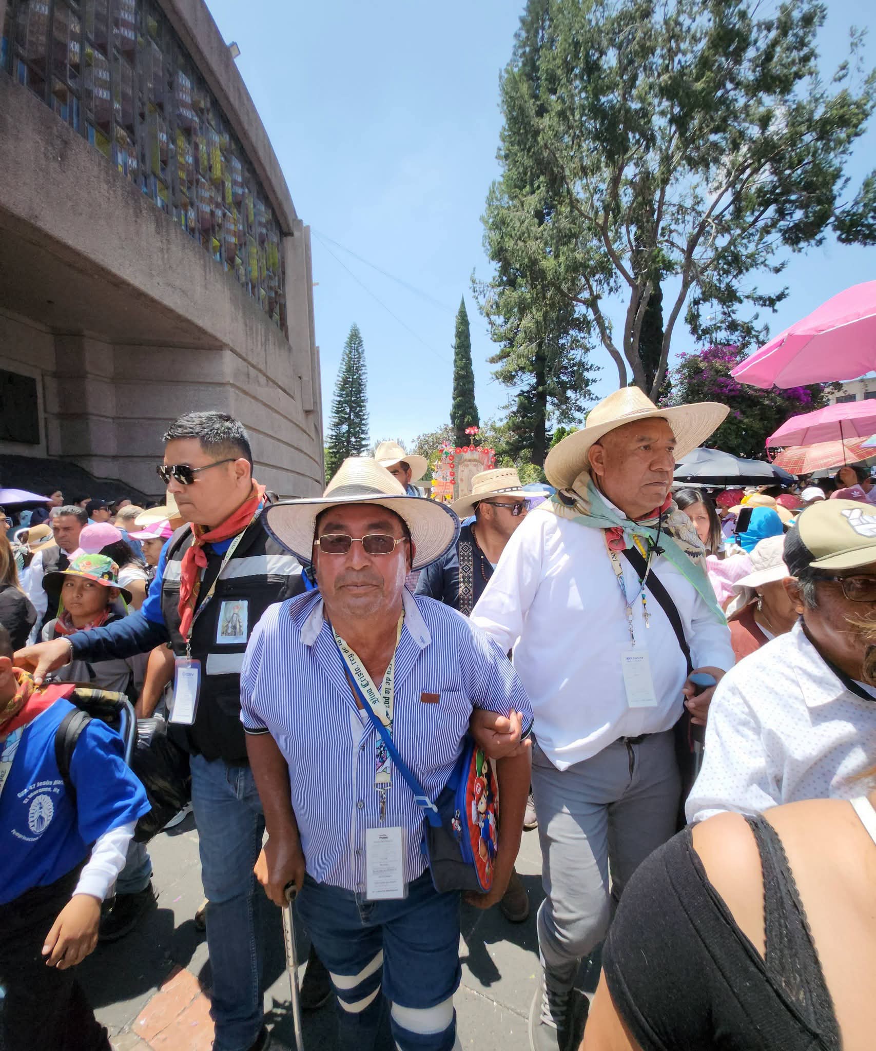 🙏🕊️ ¡La fe y la tradición llegaron a su destino!