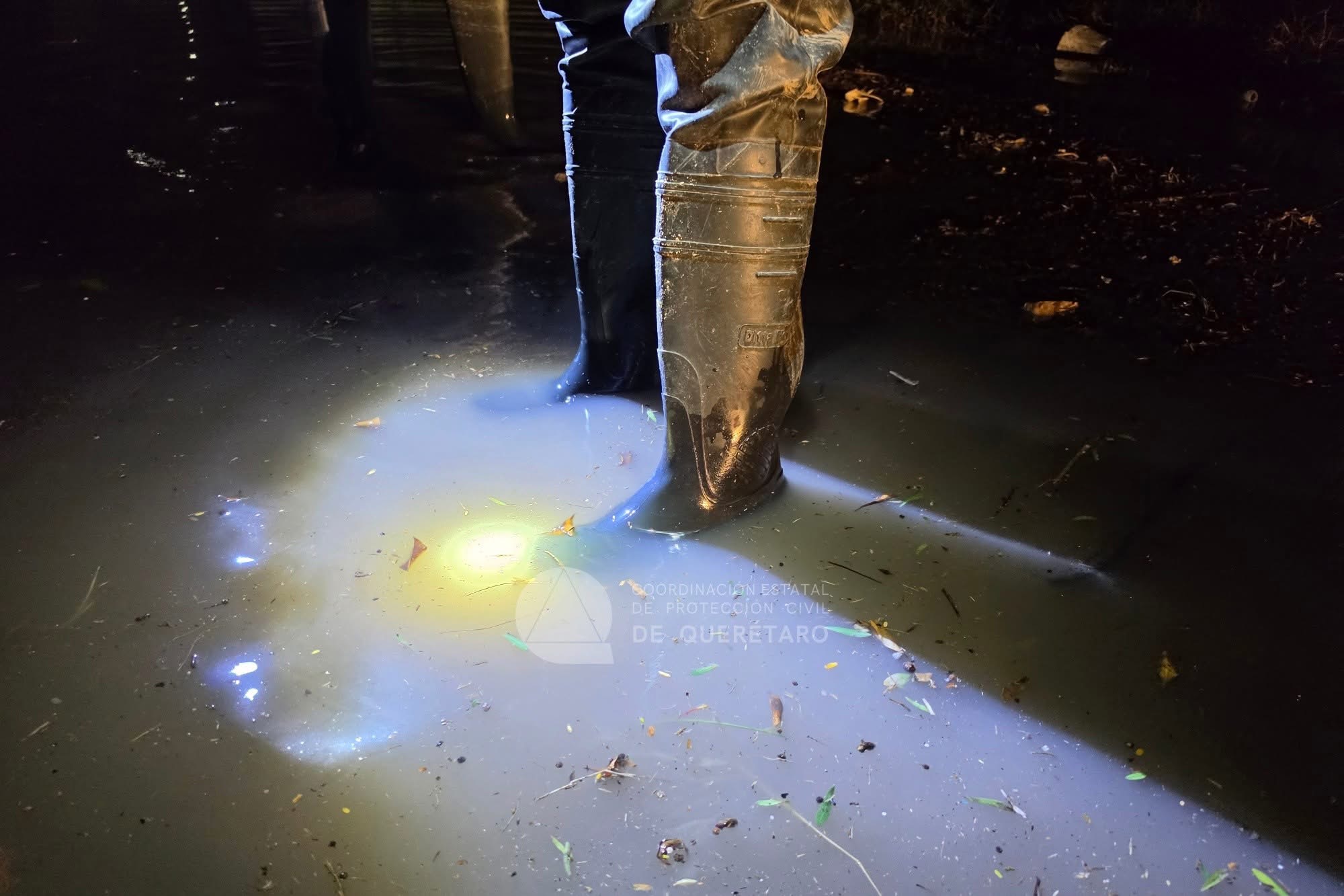 Basura tapa alcantarillas y provoca encharcamientos en Querétaro: Felifer Macías