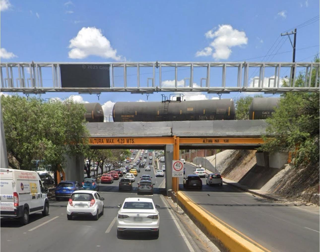 Buscarán sacar dos mil vehículos de Bernardo Quintana por obras del tren