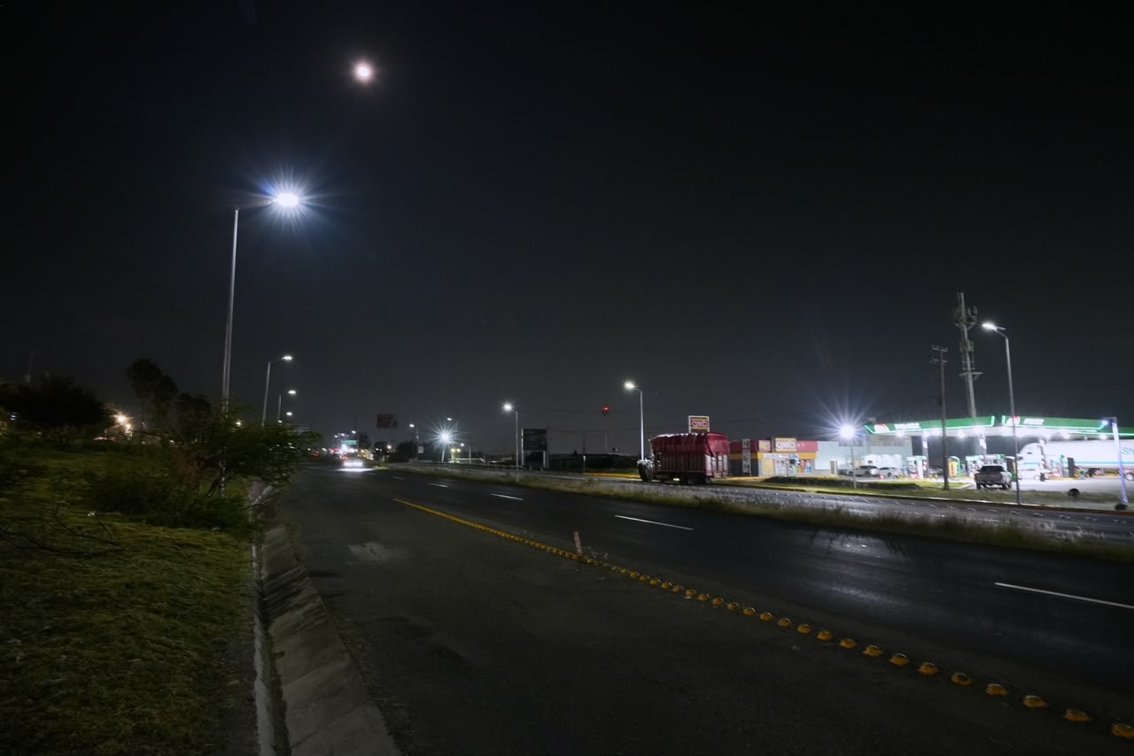 Municipio de Querétaro instala 130 luminarias LED en el Libramiento Surponiente