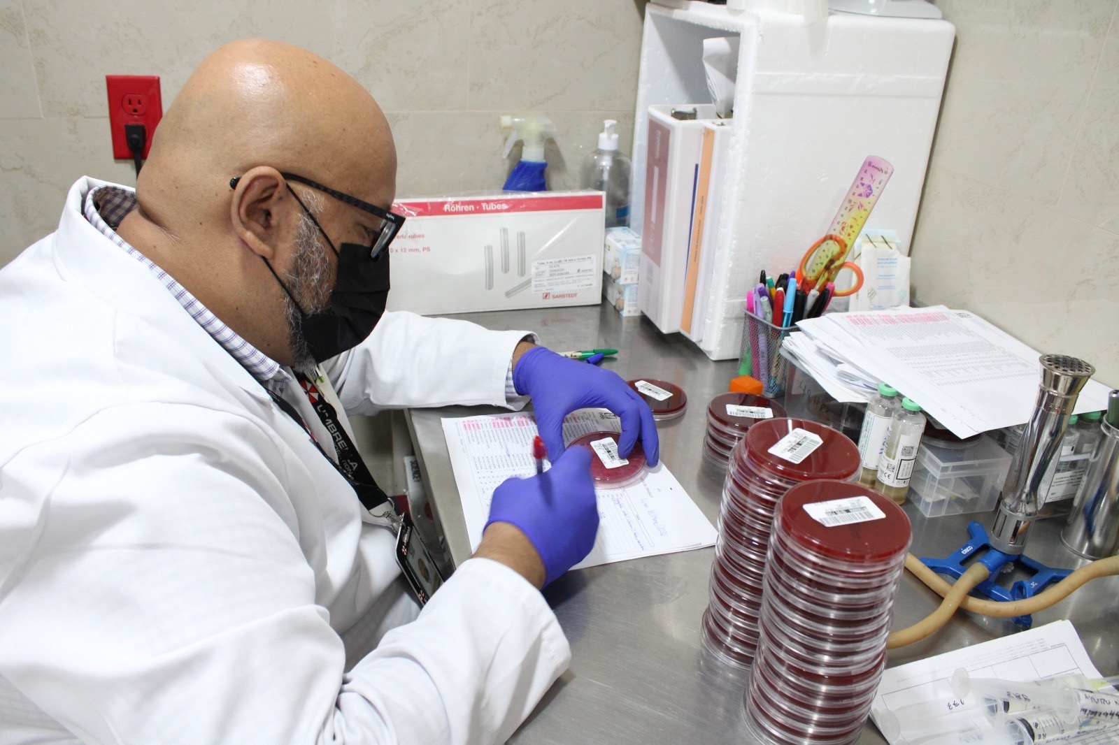 IMSS Querétaro obtiene reconocimiento por la calidad de su laboratorio clínico