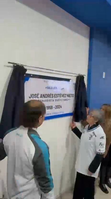 ¡Emotivo e histórico homenaje en la casa de los Gallos Blancos! 🐔⚽🎙️