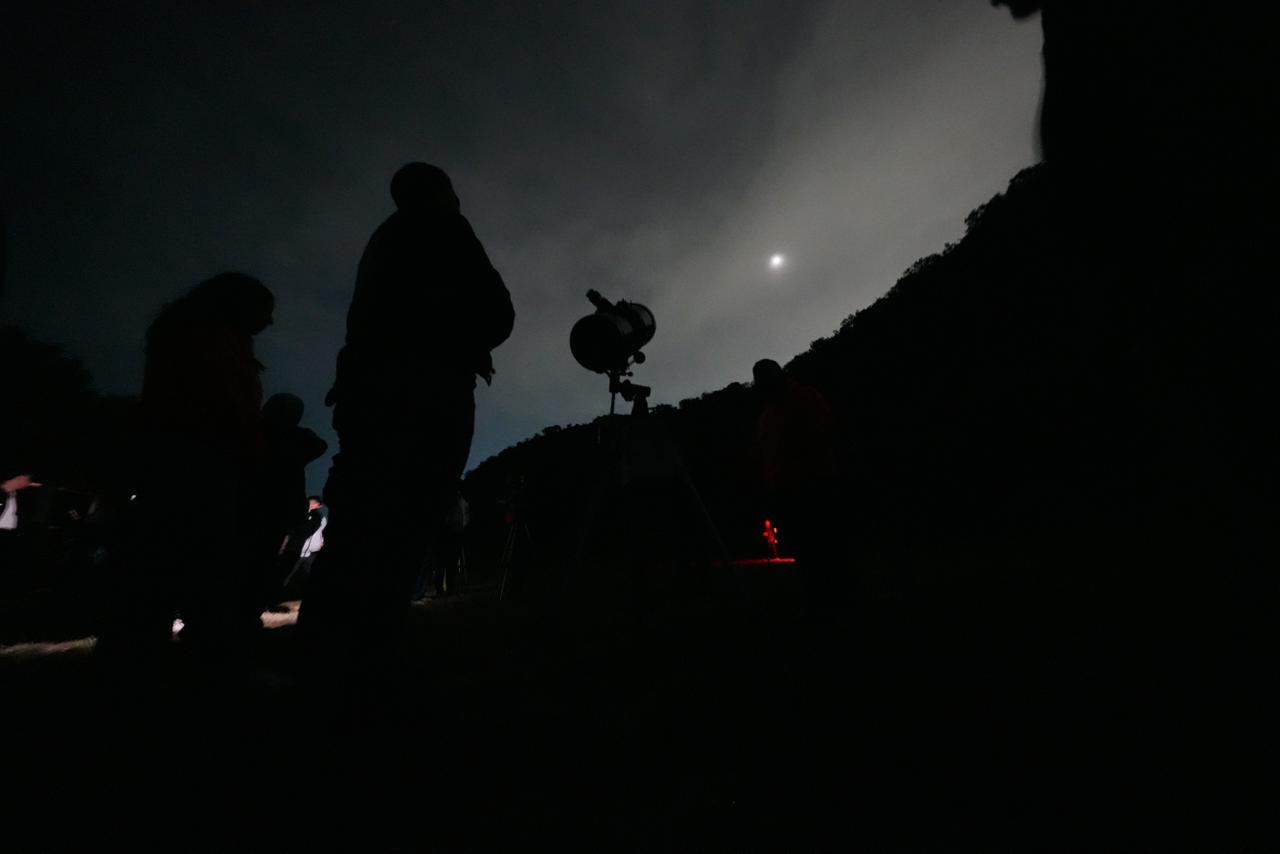 Telescopios del municipio permiten seguir eclipse lunar desde Joya La Barreta
