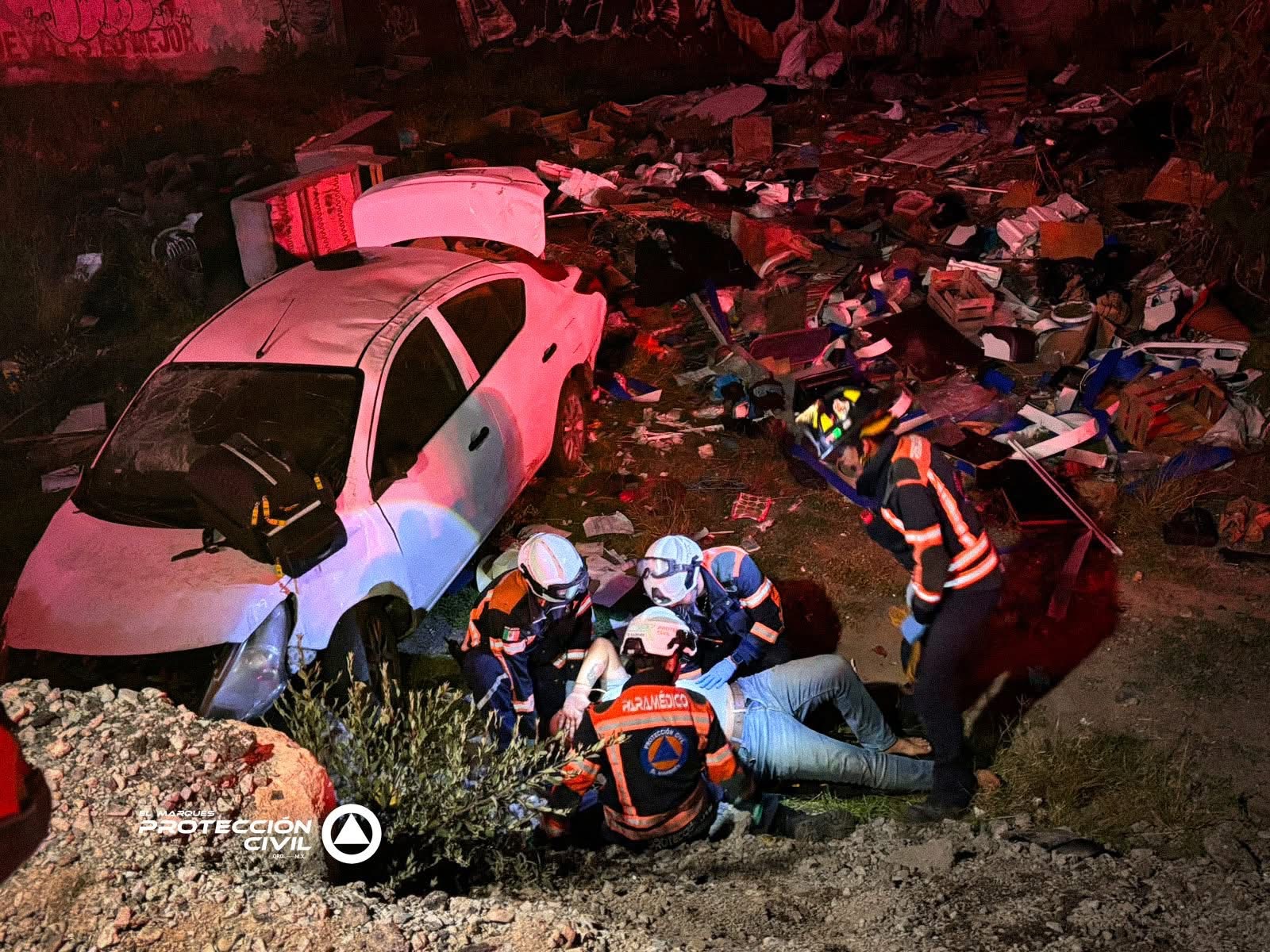 Volcadura en la autopista 57 deja dos personas lesionadas, a la altura de El Carmen 