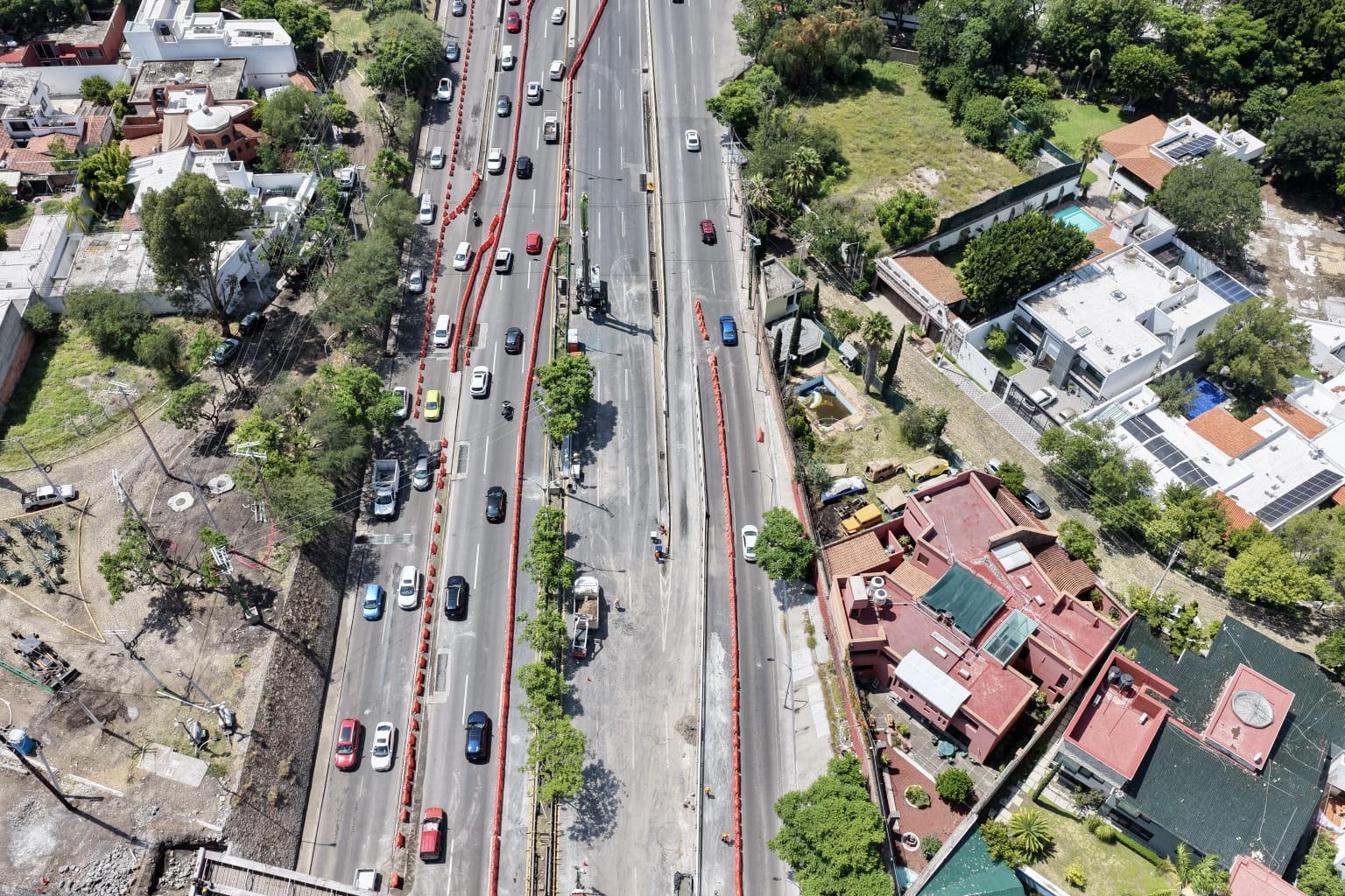 Cierres nocturnos seguirán en Bernardo Quintana pese a apertura de carriles