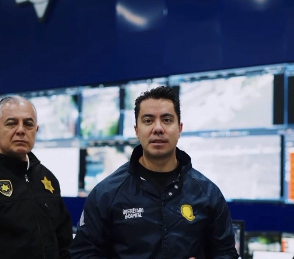 Felifer Macías acude al C4, donde más de 300 personas atienden emergencias