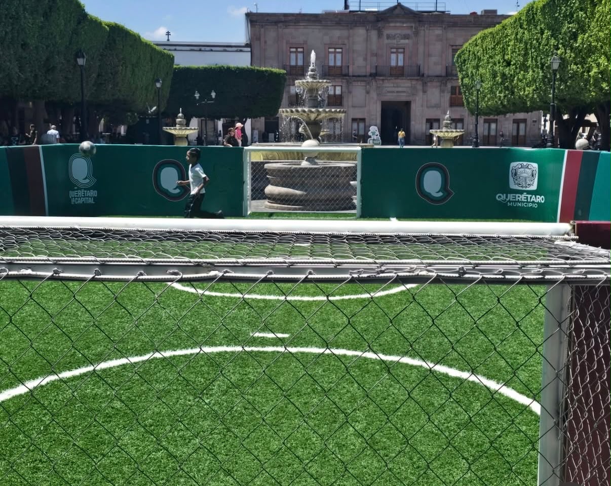 Canchas de fútbol permanecen en Querétaro por solicitudes ciudadanas