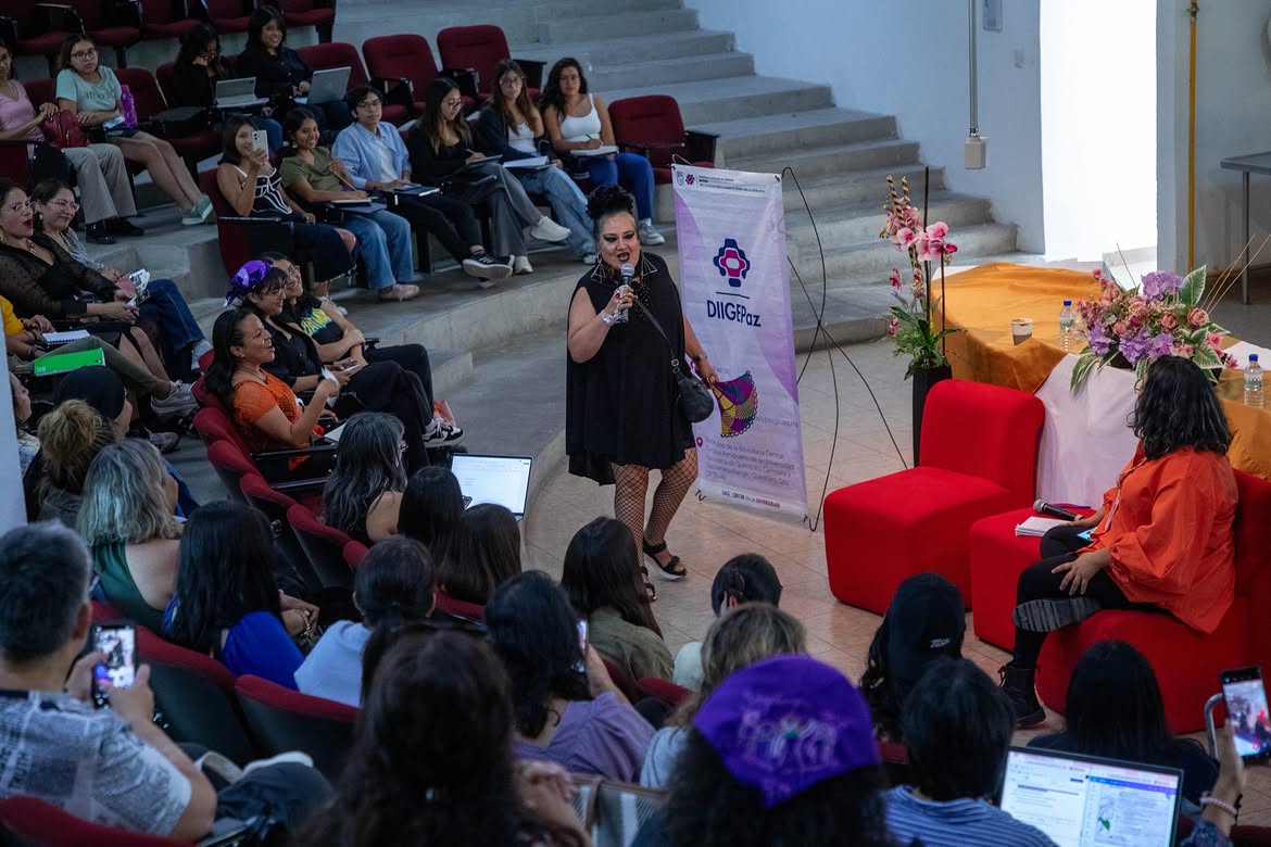 📚✊ En la Facultad de Filosofía de la UAQ, María Galindo, referente del anarcofeminismo latinoamericano se presentó en el Hay Festival