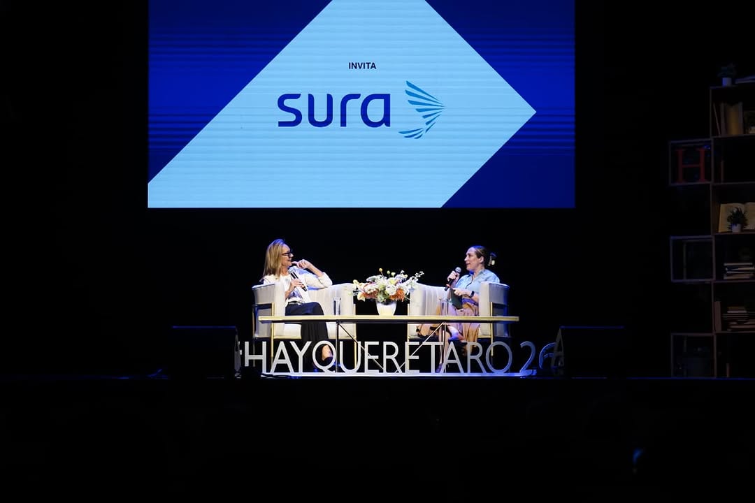 📚 En el Teatro de la Ciudad, Romina Pons conversó con la reconocida escritora María Dueñas, quien presentó su más reciente novela