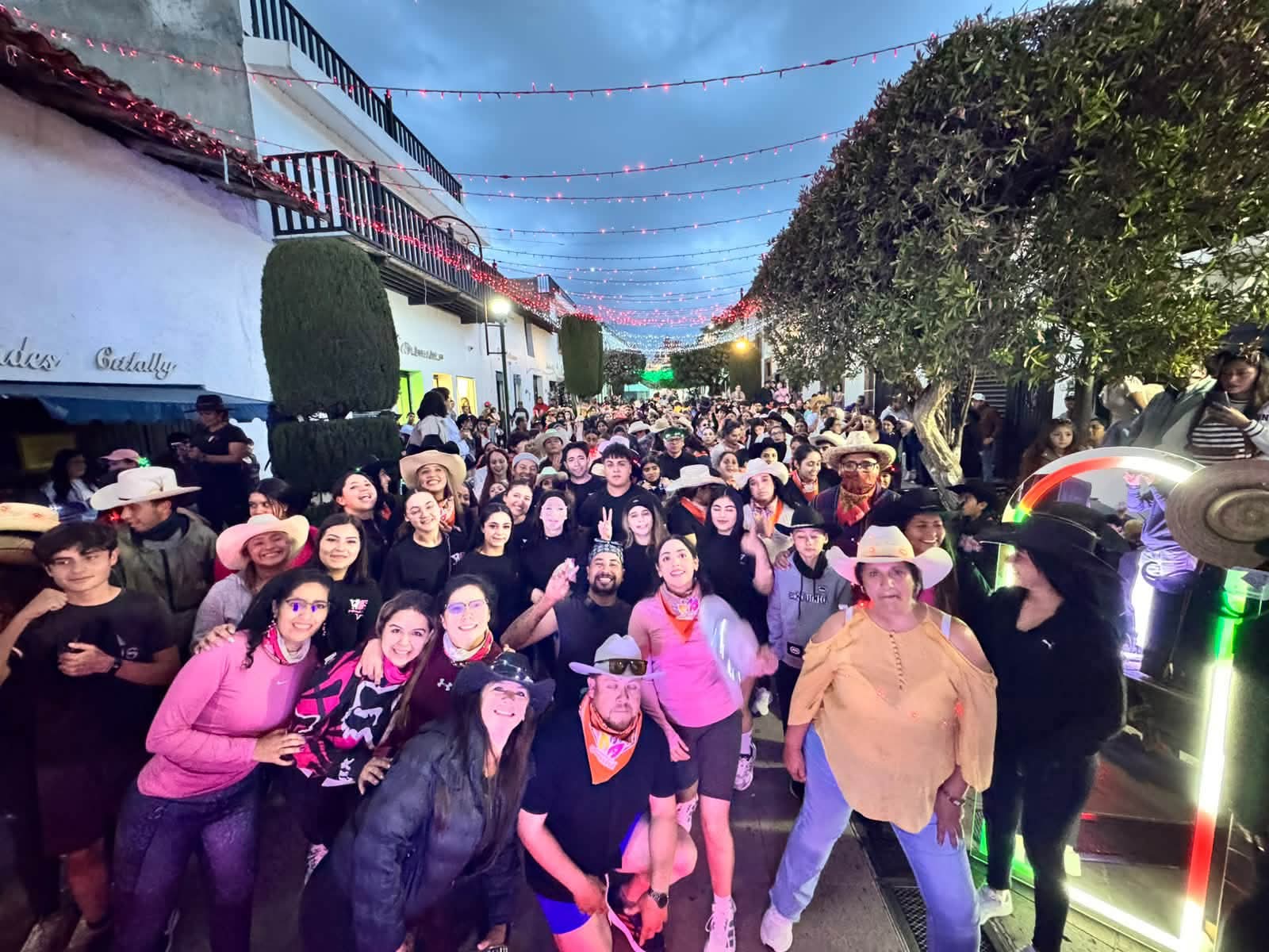 ¡Cientos de corredores hacen historia en la primera edición del SOMBRERUN en Amealco! 🏃‍♀️🏃🏻‍♂️🤠