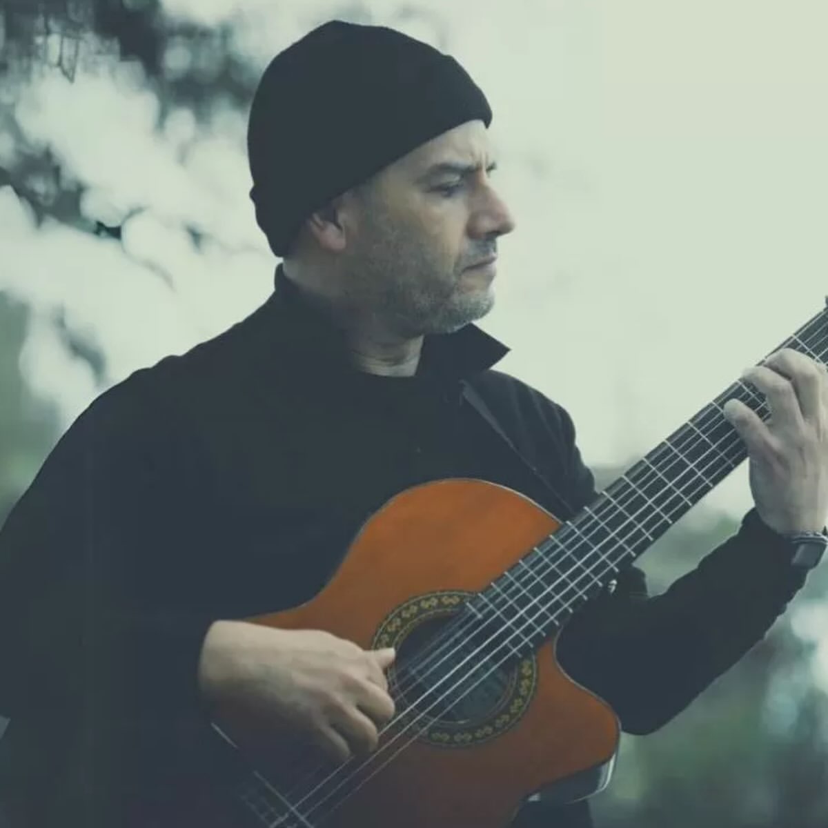 Luto en la música independiente mexicana: fallece el reconocido cantautor Alejandro Santiago, referente fundamental de la trova contemporánea