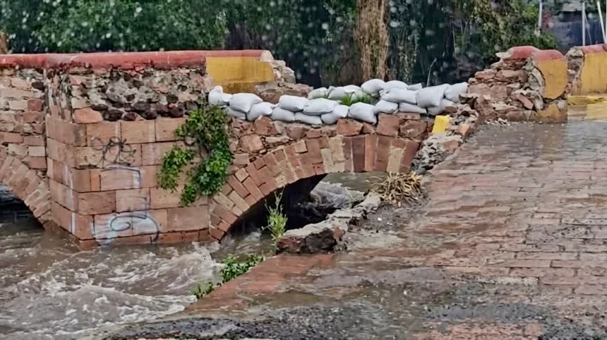 Analizan obras en el puente Escandón tras inundaciones en La Cañada