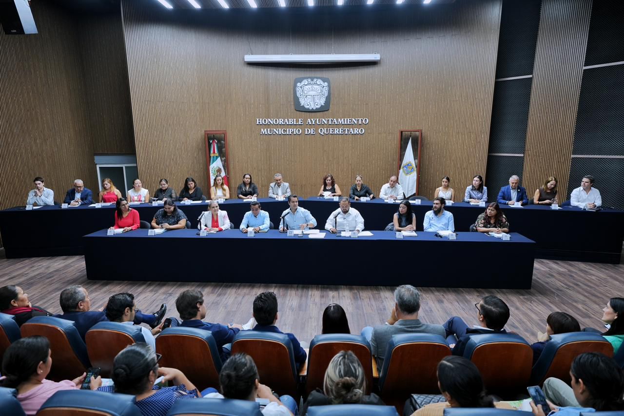 Felifer Macías llama a fortalecer la educación en Querétaro