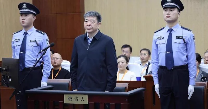 🌏⚖️ Condenan a 14 años de prisión al exalcalde de Wuhan, ciudad donde surgió el primer brote conocido de Covid-19 🇨🇳